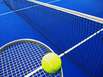 Hallentennis mit Netz, Schläger, Ball_1 Hallentennis mit Netz, Schläger, Ball_1